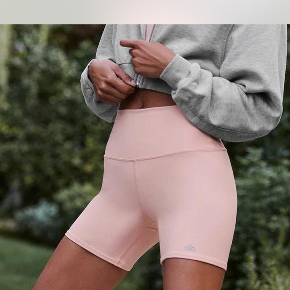 ALO Yoga Women's Blush Pink SET